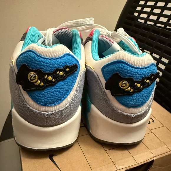 Nike Men's Air Max 90 SE, Men’s Size 9.5/Women’ Size 11 - Picture 4 of 5